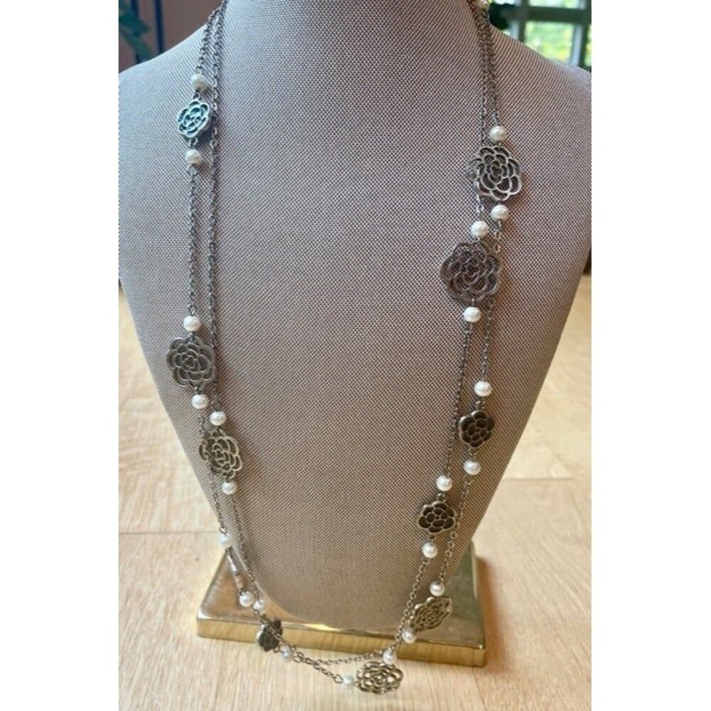 Camilla flower long Necklace